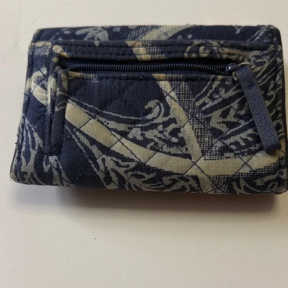Vera Bradley Navy and Cream Quilted Fold Wallet - Picture 2 of 4